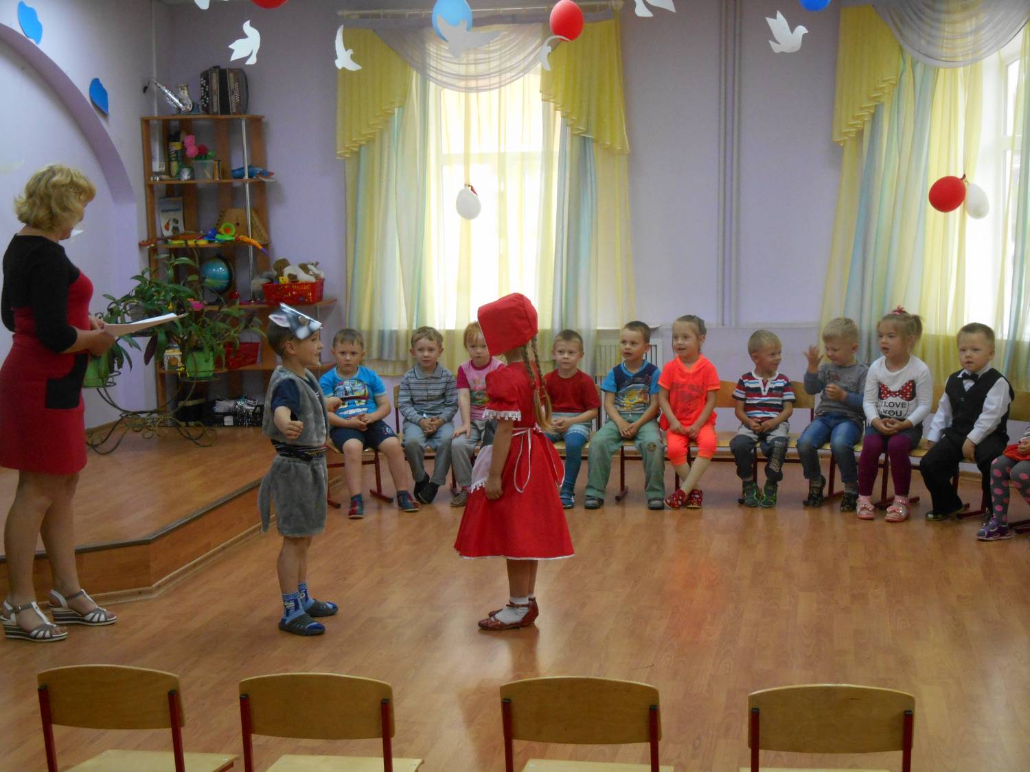 Дом ягодка шоу. Малобугульминский детский сад Ягодка. Детский садик Ягодка. Детский сад Ягодка Медведево. Садик Ягодка Тольятти.